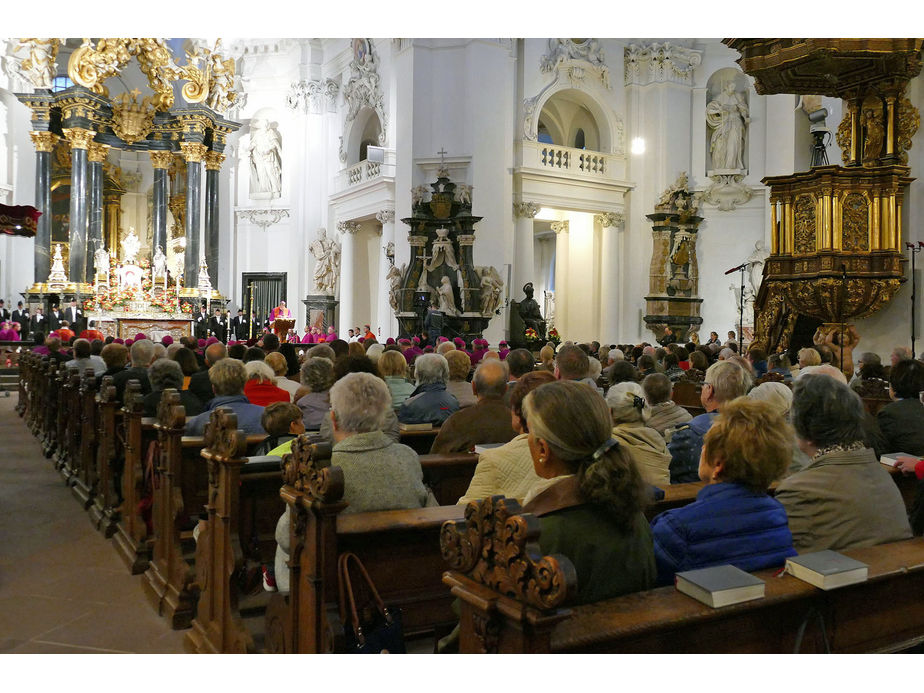 Abschlussvesper der Bischofskonferenz mit Austeilung des Bonifatiussegens (Foto: Karl-Franz Thiede)